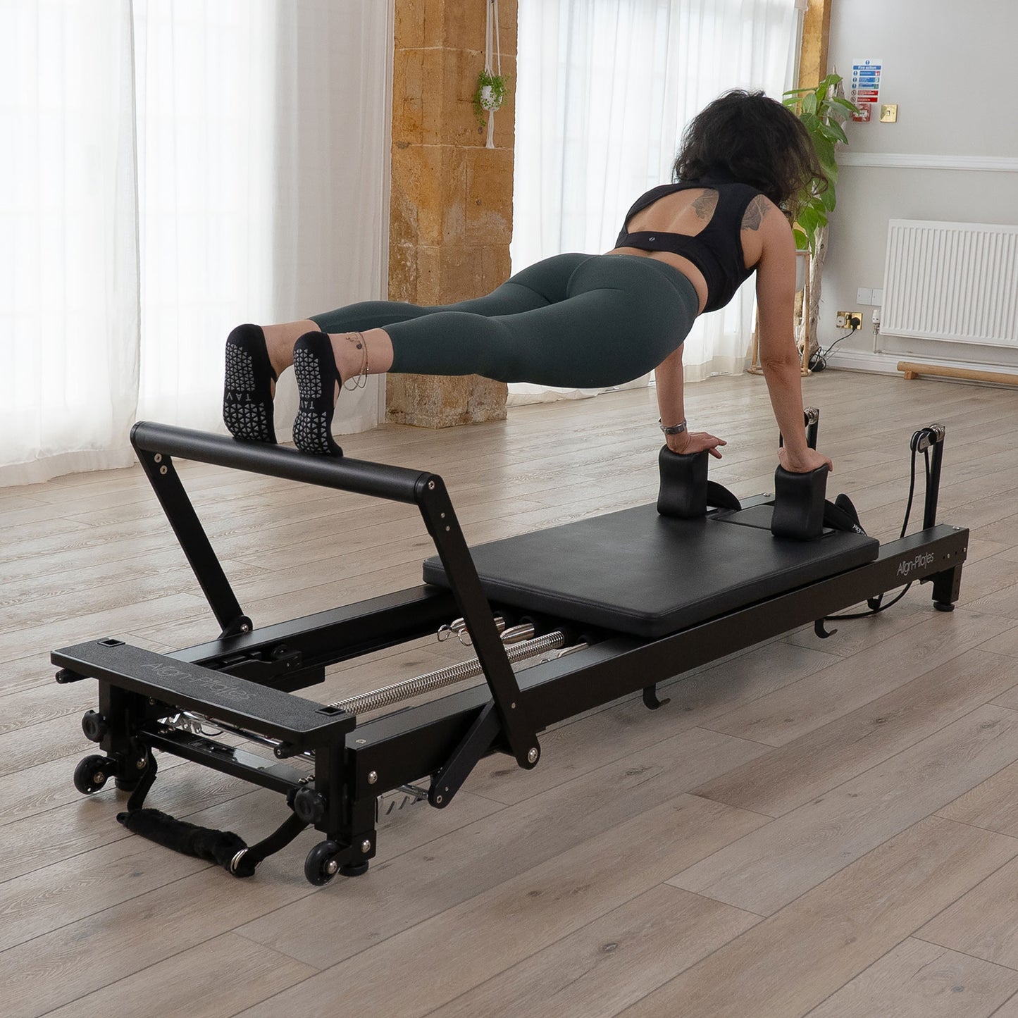 Align Pilates C8-Pro Pilates Reformer – Noir/Black