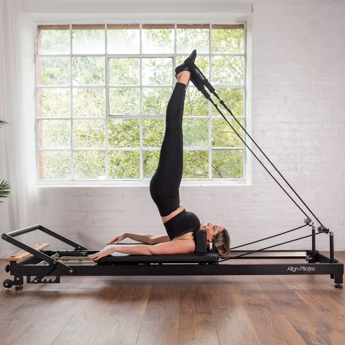 Align Pilates R8-Pro Pilates Reformer – Black